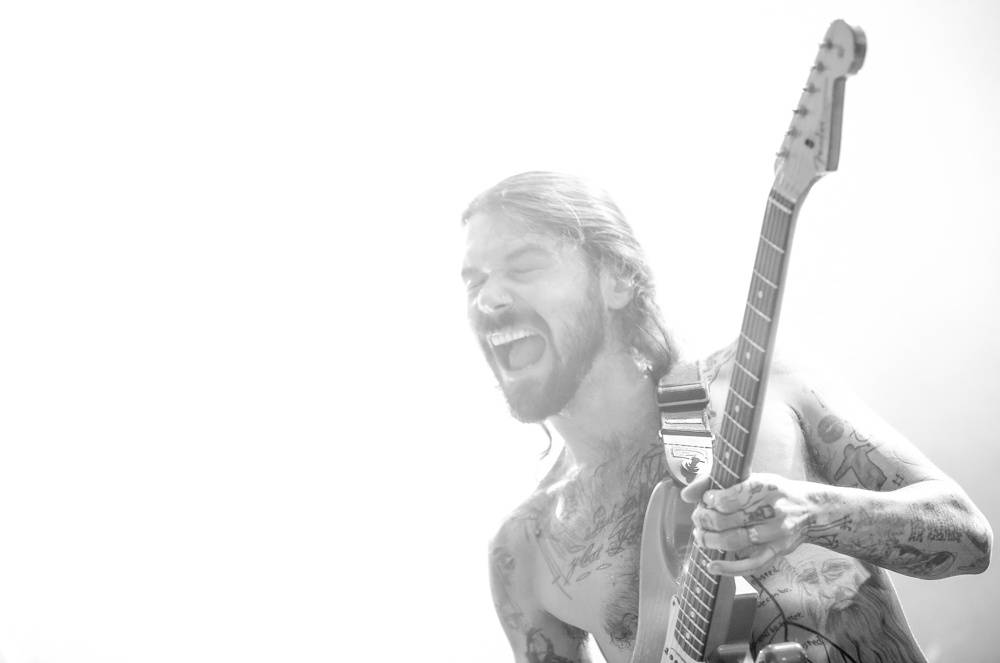 Simon Neil z Biffy Clyro řval jako lev a s ním i stovky lidí v Lucerně