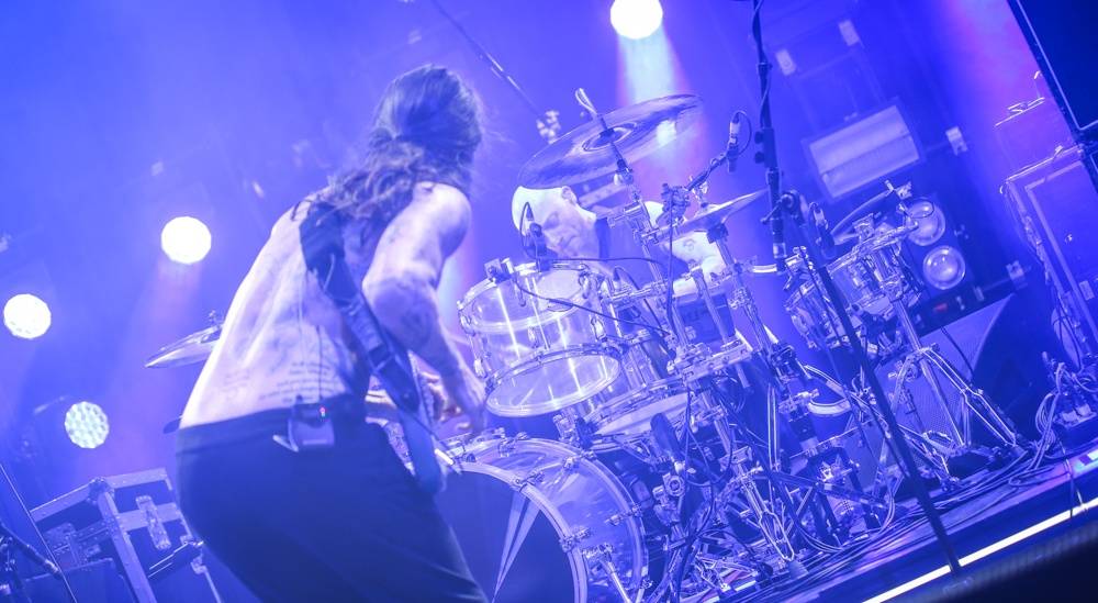 Simon Neil z Biffy Clyro řval jako lev a s ním i stovky lidí v Lucerně