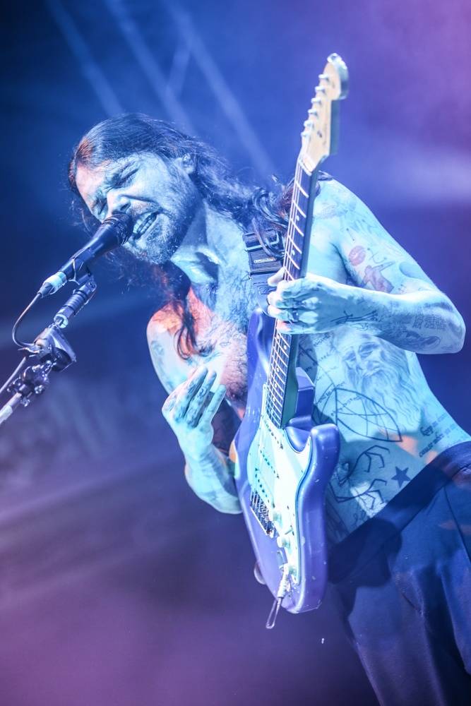 Simon Neil z Biffy Clyro řval jako lev a s ním i stovky lidí v Lucerně