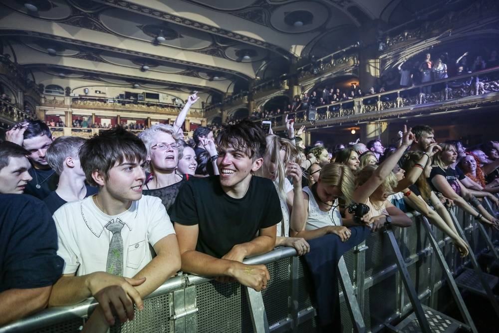 Simon Neil z Biffy Clyro řval jako lev a s ním i stovky lidí v Lucerně