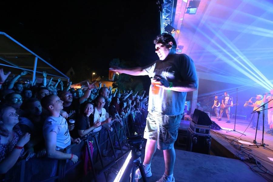 Tři sestry a Vypsaná Fixa zahráli mutěnickým vinařům