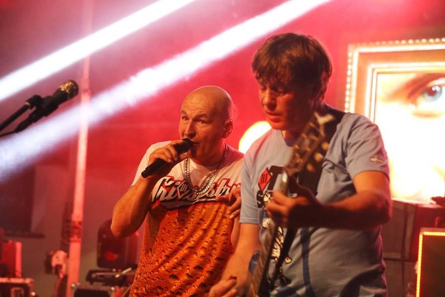 Tři sestry a Vypsaná Fixa zahráli mutěnickým vinařům