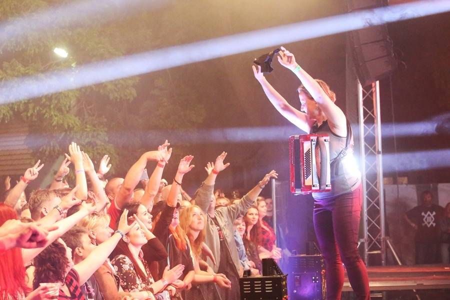 Tři sestry a Vypsaná Fixa zahráli mutěnickým vinařům