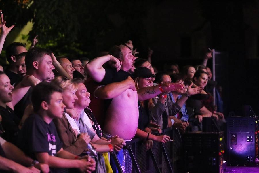 Tři sestry a Vypsaná Fixa zahráli mutěnickým vinařům