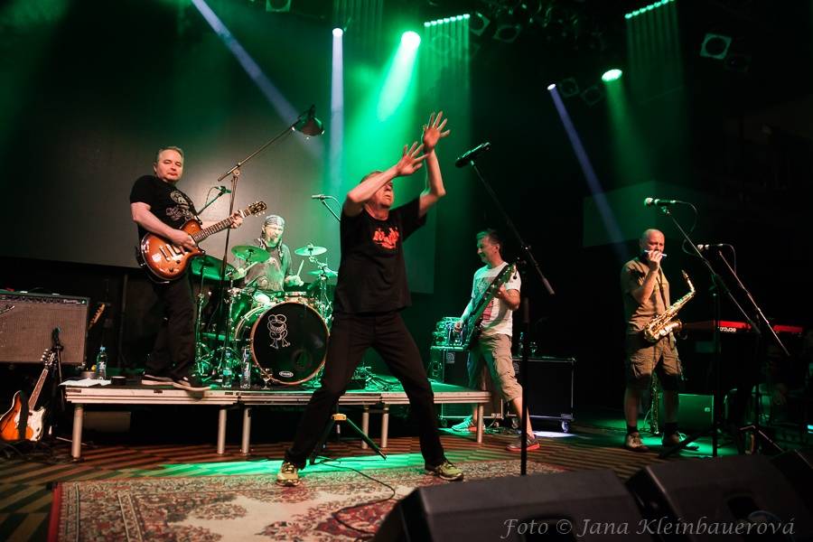 Mňága a Žďorp před třicítkou: V Praze fanoušky bavili od začátku až do konce