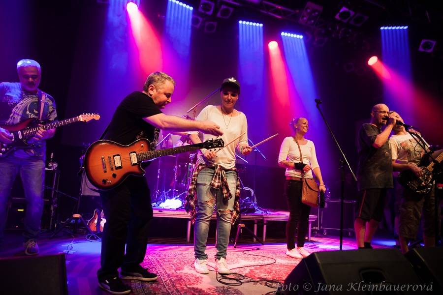 Mňága a Žďorp před třicítkou: V Praze fanoušky bavili od začátku až do konce