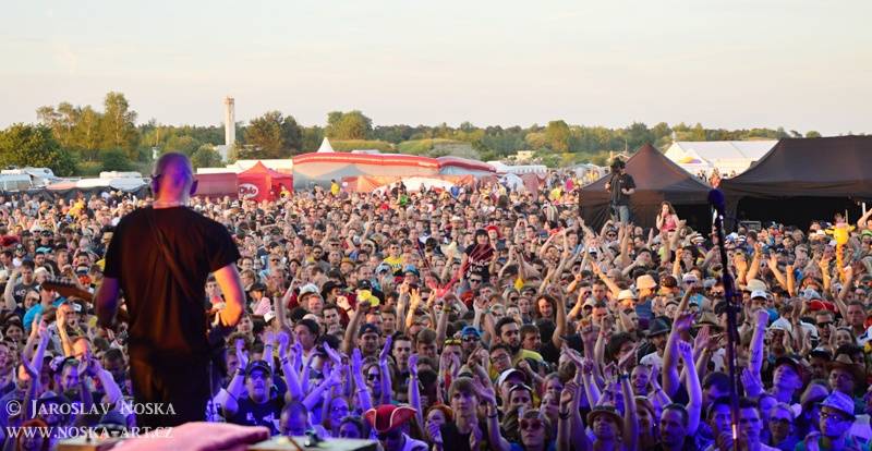 Votvírák přitáhl do Milovic davy: V první den vystoupili Mig 21, Chinaski, Rybičky 48, Voxel i Wohnout