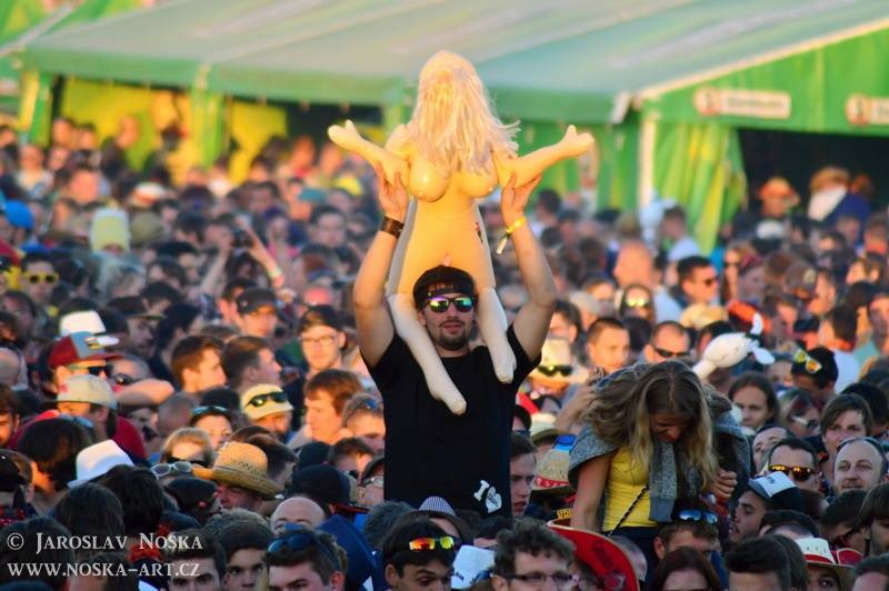 Votvírák přitáhl do Milovic davy: V první den vystoupili Mig 21, Chinaski, Rybičky 48, Voxel i Wohnout