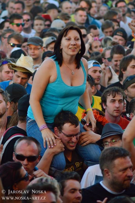 Votvírák přitáhl do Milovic davy: V první den vystoupili Mig 21, Chinaski, Rybičky 48, Voxel i Wohnout