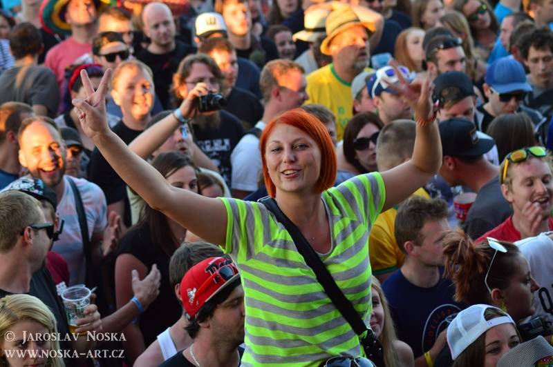 Votvírák přitáhl do Milovic davy: V první den vystoupili Mig 21, Chinaski, Rybičky 48, Voxel i Wohnout