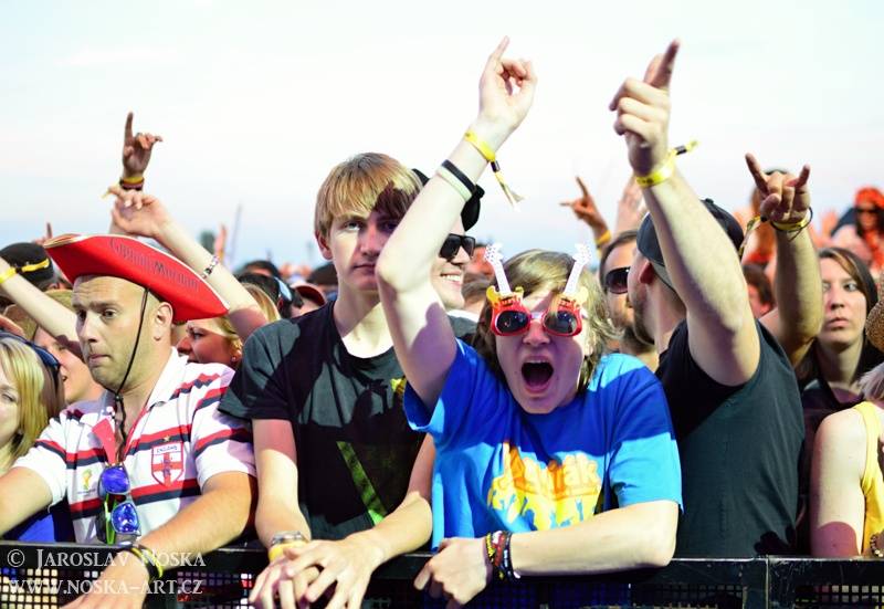 Votvírák přitáhl do Milovic davy: V první den vystoupili Mig 21, Chinaski, Rybičky 48, Voxel i Wohnout