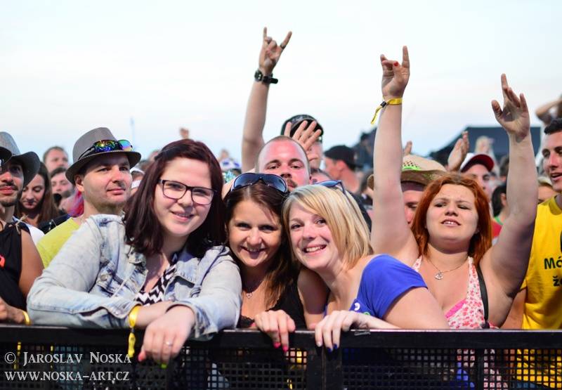 Votvírák přitáhl do Milovic davy: V první den vystoupili Mig 21, Chinaski, Rybičky 48, Voxel i Wohnout