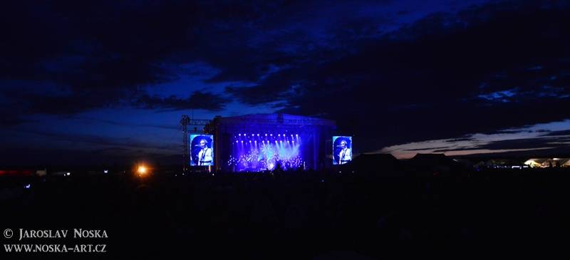 Votvírák přitáhl do Milovic davy: V první den vystoupili Mig 21, Chinaski, Rybičky 48, Voxel i Wohnout