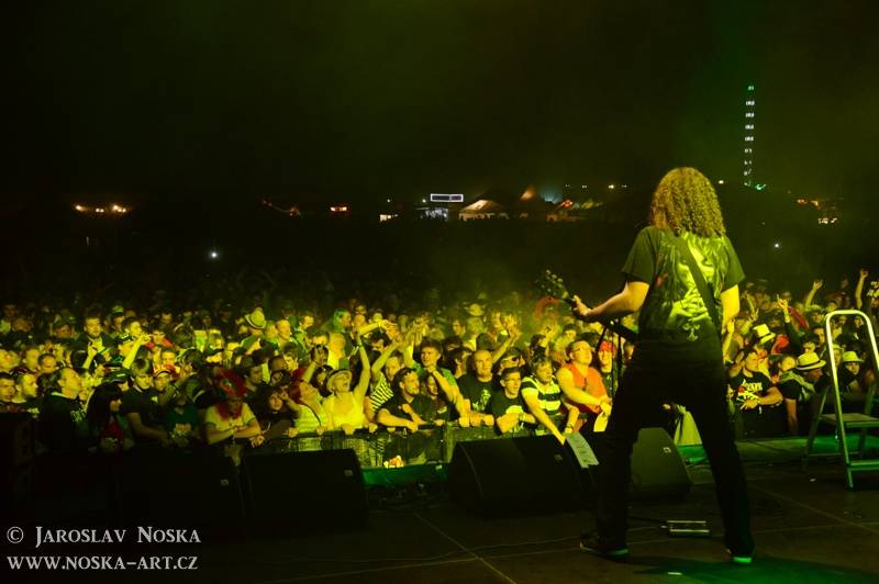 Votvírák přitáhl do Milovic davy: V první den vystoupili Mig 21, Chinaski, Rybičky 48, Voxel i Wohnout