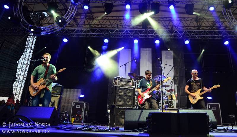 Votvírák přitáhl do Milovic davy: V první den vystoupili Mig 21, Chinaski, Rybičky 48, Voxel i Wohnout