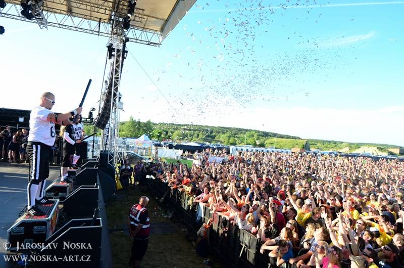 Votvírák přitáhl do Milovic davy: V první den vystoupili Mig 21, Chinaski, Rybičky 48, Voxel i Wohnout