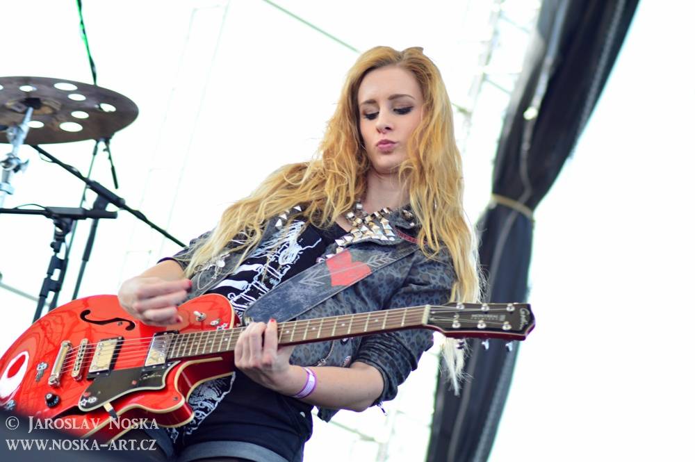 Votvírák přitáhl do Milovic davy: V první den vystoupili Mig 21, Chinaski, Rybičky 48, Voxel i Wohnout