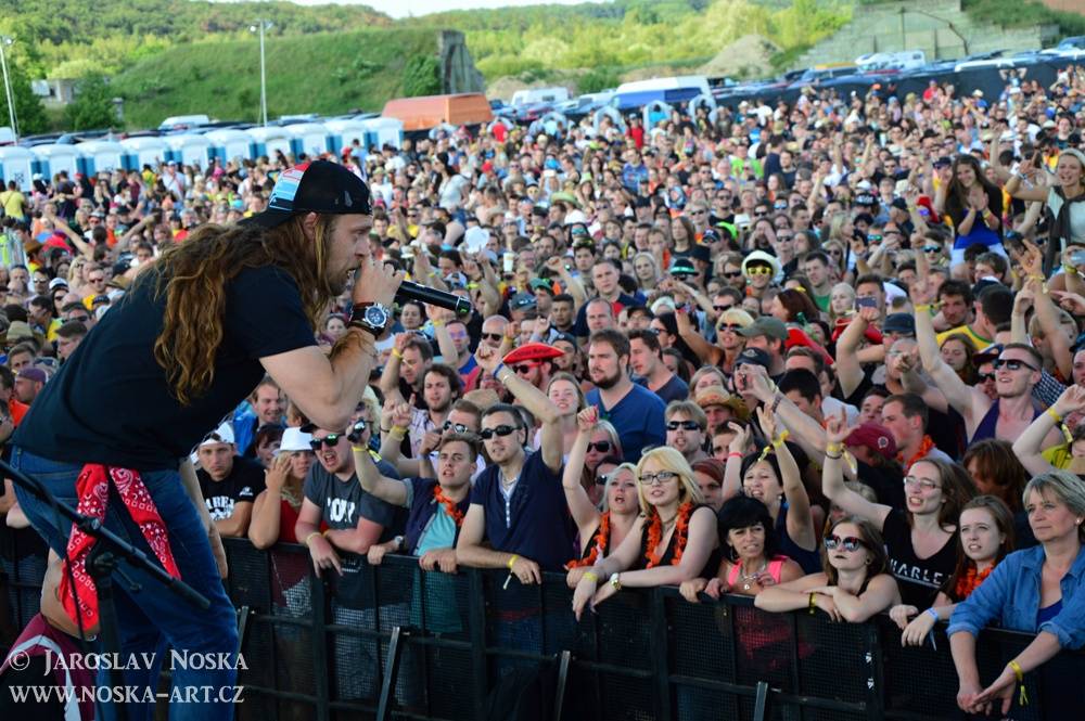 Votvírák přitáhl do Milovic davy: V první den vystoupili Mig 21, Chinaski, Rybičky 48, Voxel i Wohnout