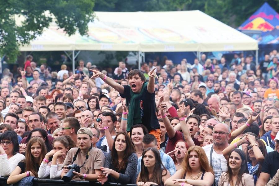 Topfest dorazil ze Slovenska poprvé na Moravu: na zámku Slavkov hráli Chinaski, Čechomor i Miro Žbirka
