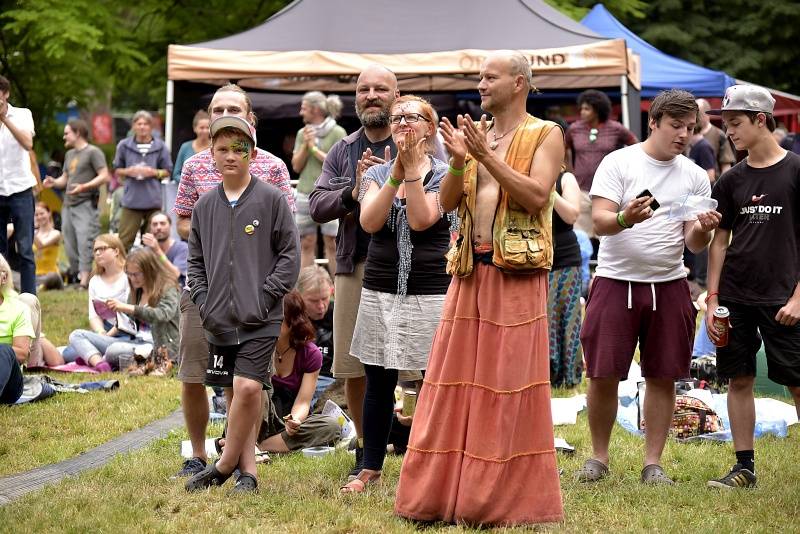 Pražský Respect festival: Diváky oslnili Diwan Saz, Zuco 103 a další kapely z celého světa