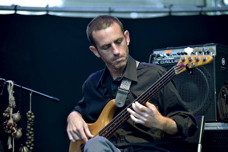 Pražský Respect festival: Diváky oslnili Diwan Saz, Zuco 103 a další kapely z celého světa