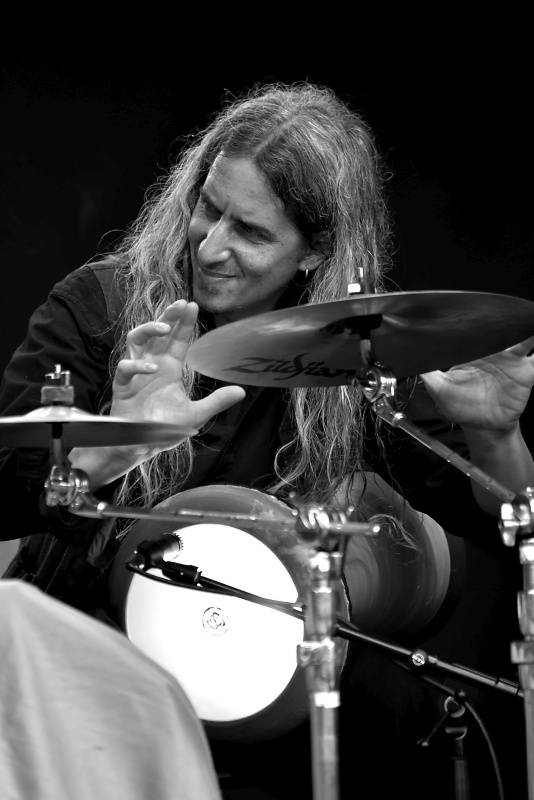 Pražský Respect festival: Diváky oslnili Diwan Saz, Zuco 103 a další kapely z celého světa