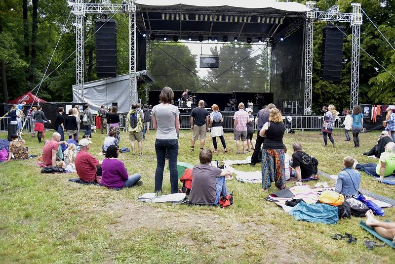 Pražský Respect festival: Diváky oslnili Diwan Saz, Zuco 103 a další kapely z celého světa