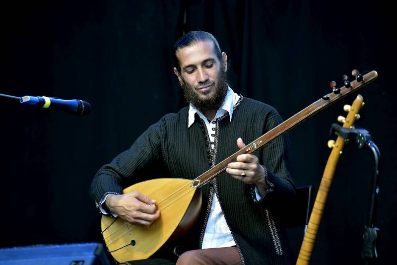 Pražský Respect festival: Diváky oslnili Diwan Saz, Zuco 103 a další kapely z celého světa