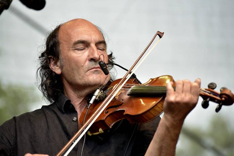 Pražský Respect festival: Diváky oslnili Diwan Saz, Zuco 103 a další kapely z celého světa