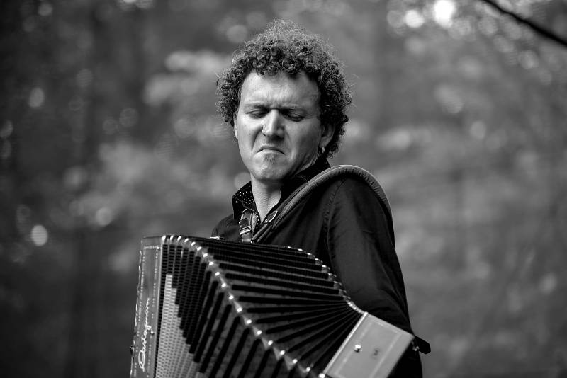 Pražský Respect festival: Diváky oslnili Diwan Saz, Zuco 103 a další kapely z celého světa