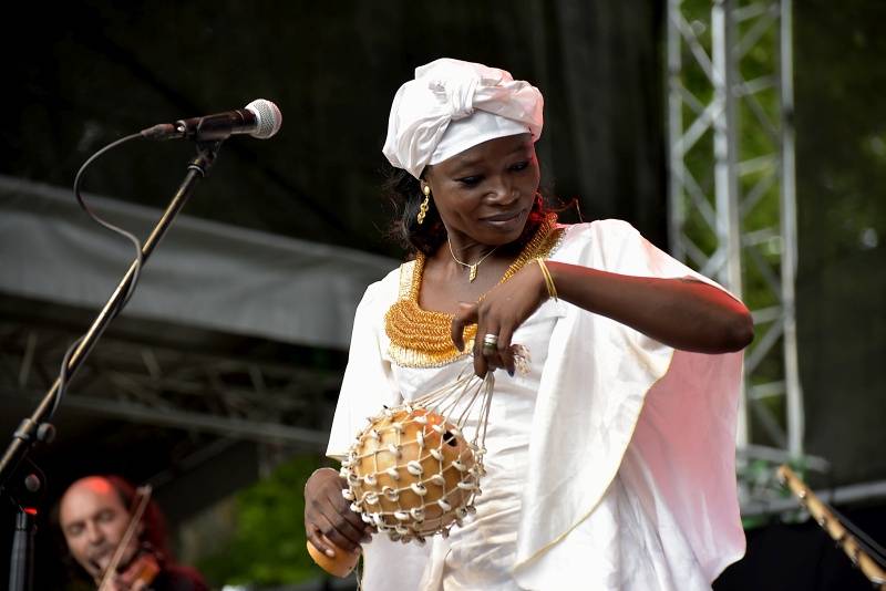 Pražský Respect festival: Diváky oslnili Diwan Saz, Zuco 103 a další kapely z celého světa