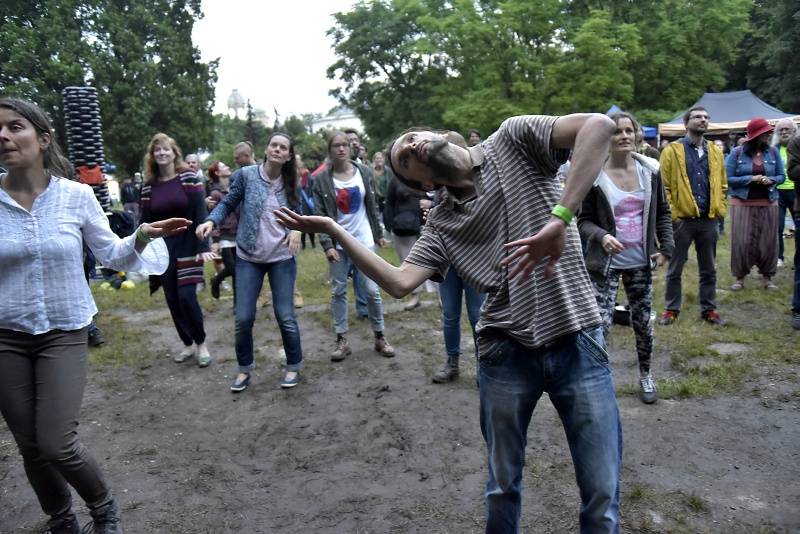 Pražský Respect festival: Diváky oslnili Diwan Saz, Zuco 103 a další kapely z celého světa