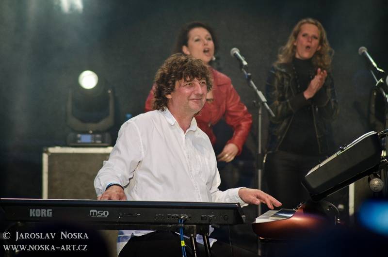 Lucie Bílá pod hradem Loket rozdávala úsměvy i skvělou náladu