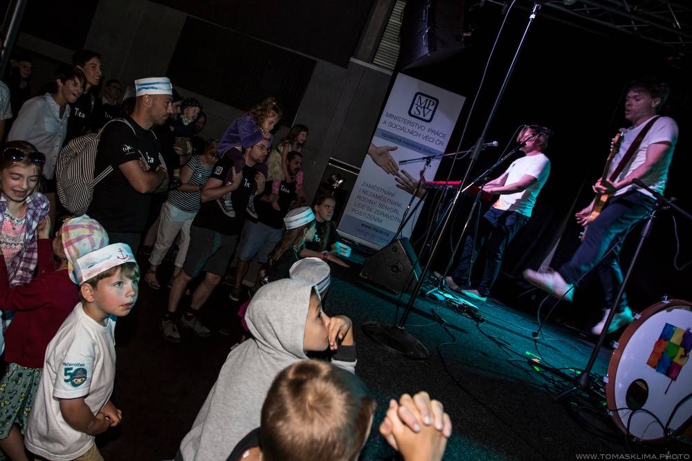 Tata Bojs zahráli v Cargo Gallery všem tatínkům