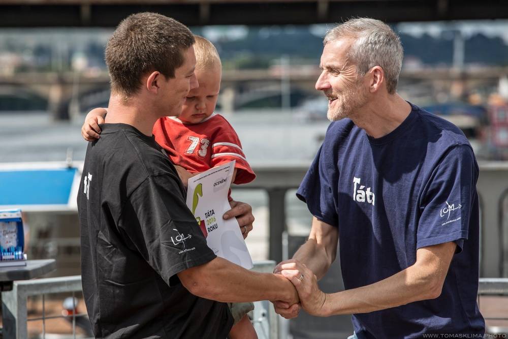 Tata Bojs zahráli v Cargo Gallery všem tatínkům