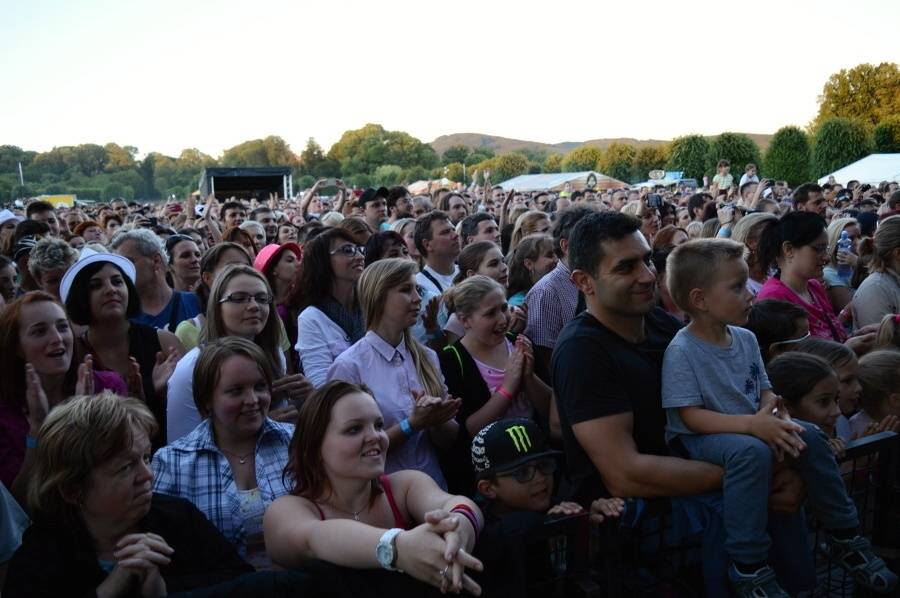 Holešovská regata viděla domácí špičku: přijeli Kryštof, Aneta Langerová, No Name i Jelen