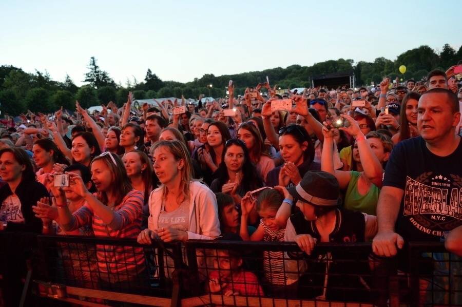 Holešovská regata viděla domácí špičku: přijeli Kryštof, Aneta Langerová, No Name i Jelen