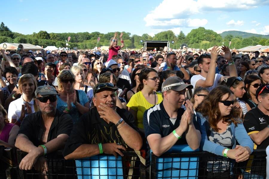 Holešovská regata viděla domácí špičku: přijeli Kryštof, Aneta Langerová, No Name i Jelen