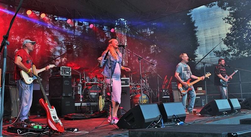 Wohnout oslavili na Vyžlovce Sladkých dvacet i s Evou Pilarovou