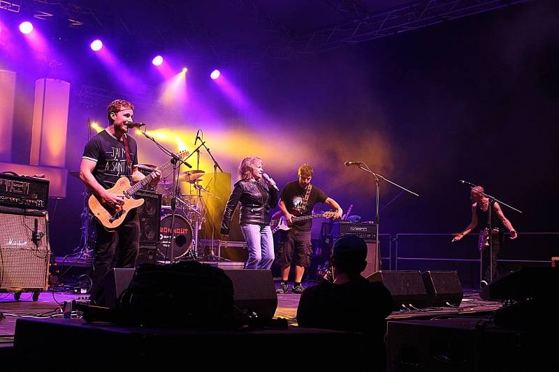 Wohnout oslavili na Vyžlovce Sladkých dvacet i s Evou Pilarovou