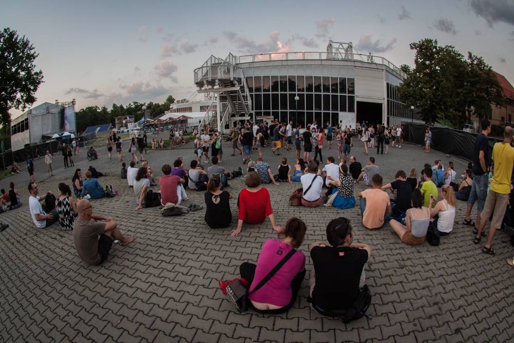 Metronome festival poprvé otevřel brány, warm up obstarali Thom Artway, No Distance Paradise a -123minut