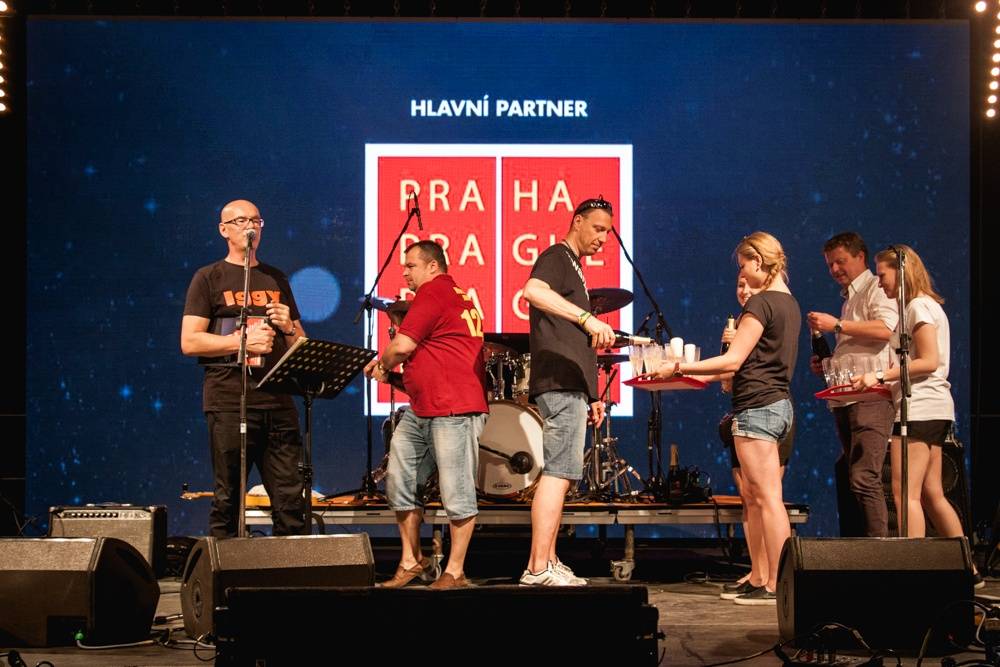 Metronome festival poprvé otevřel brány, warm up obstarali Thom Artway, No Distance Paradise a -123minut