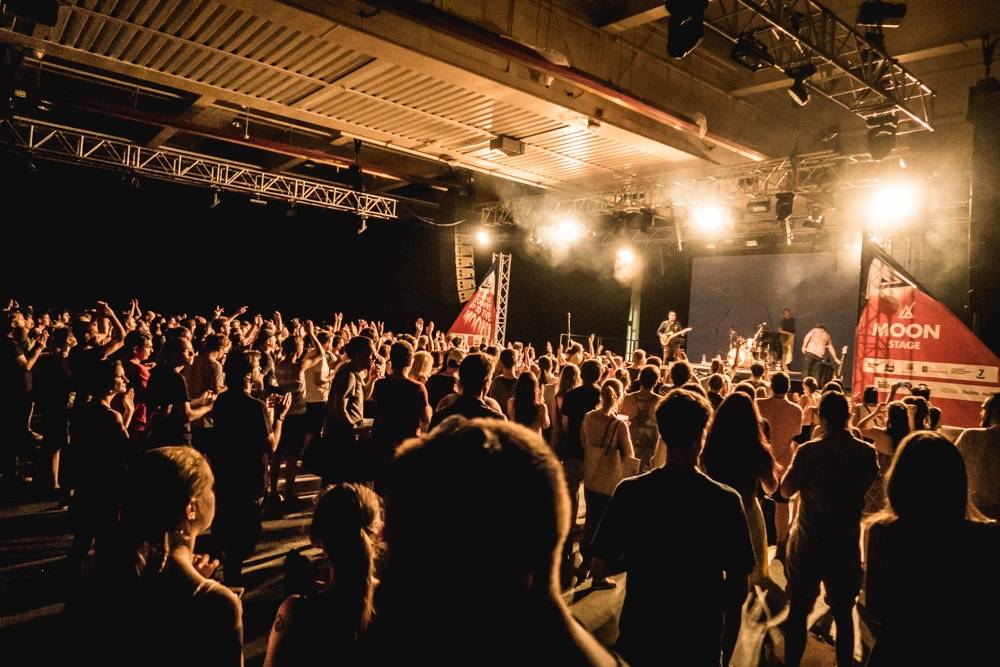 Metronome festival poprvé otevřel brány, warm up obstarali Thom Artway, No Distance Paradise a -123minut