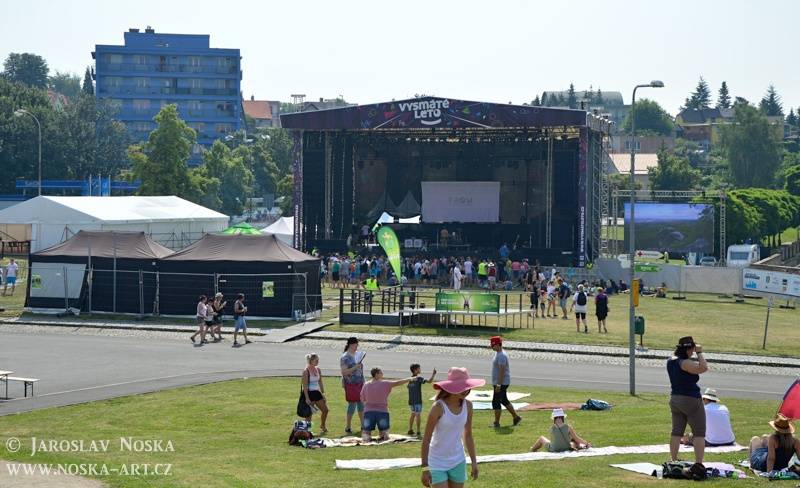 Vysmáté léto v Kadani: I přes déšt si publikum užilo Chinaski, Kryštof i Tři sestry