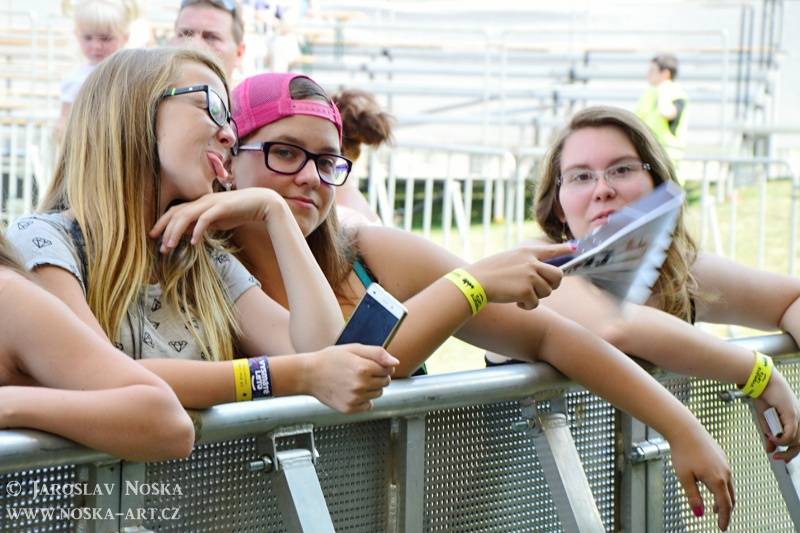 Vysmáté léto v Kadani: I přes déšt si publikum užilo Chinaski, Kryštof i Tři sestry