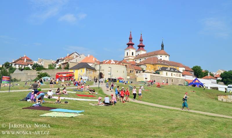 Vysmáté léto v Kadani: I přes déšt si publikum užilo Chinaski, Kryštof i Tři sestry