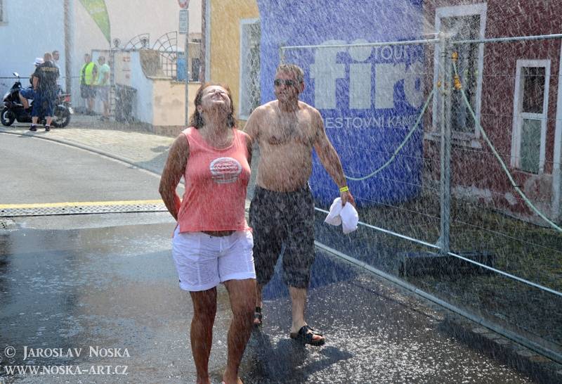 Vysmáté léto v Kadani: I přes déšt si publikum užilo Chinaski, Kryštof i Tři sestry