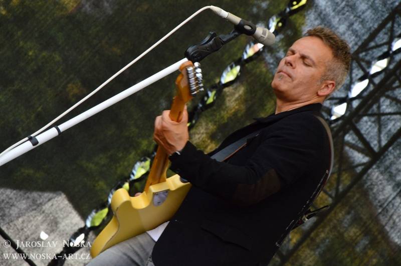 Vysmáté léto v Kadani: I přes déšt si publikum užilo Chinaski, Kryštof i Tři sestry