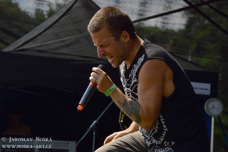 Vysmáté léto v Kadani: I přes déšt si publikum užilo Chinaski, Kryštof i Tři sestry