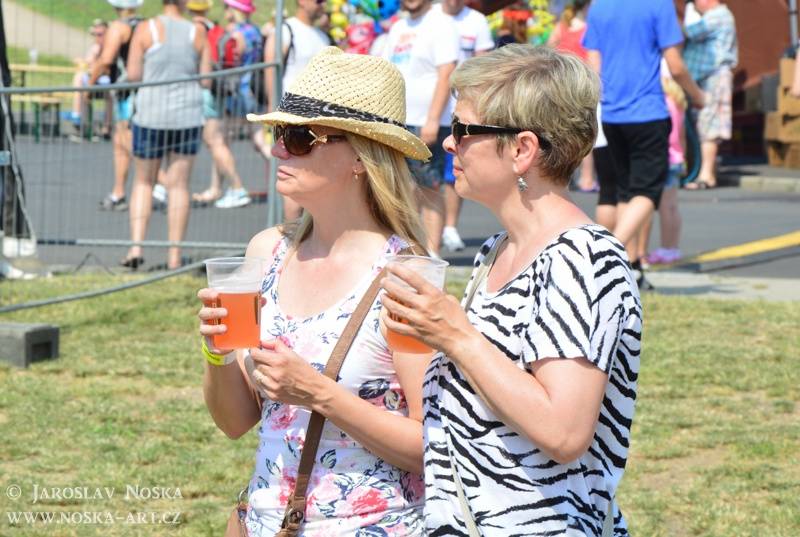 Vysmáté léto v Kadani: I přes déšt si publikum užilo Chinaski, Kryštof i Tři sestry